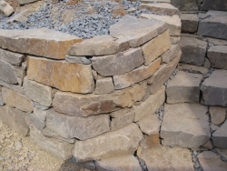 Mauer und Treppe, bergische Grauwacke